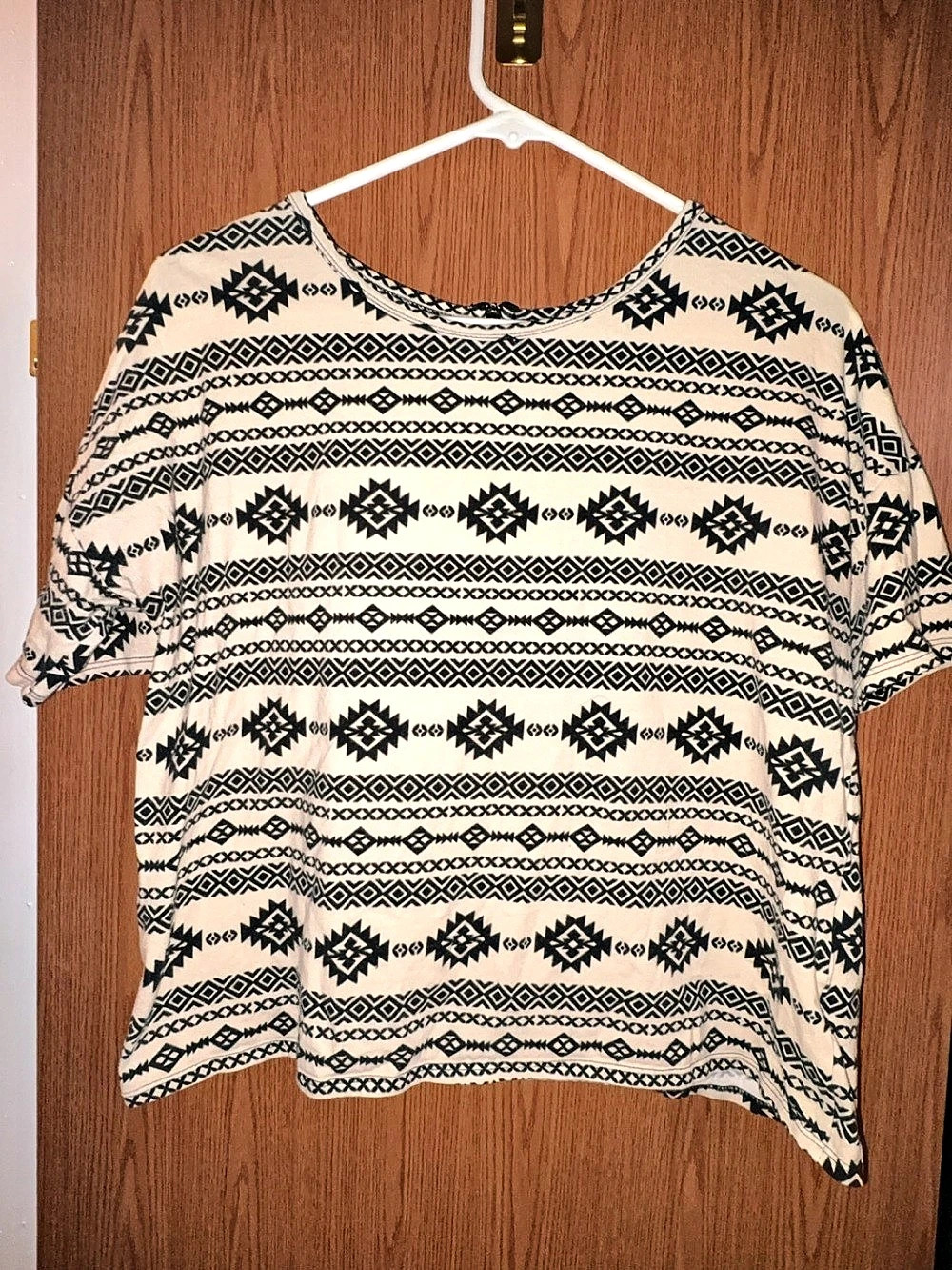Forever 21 Geometric Short Sleeve Top